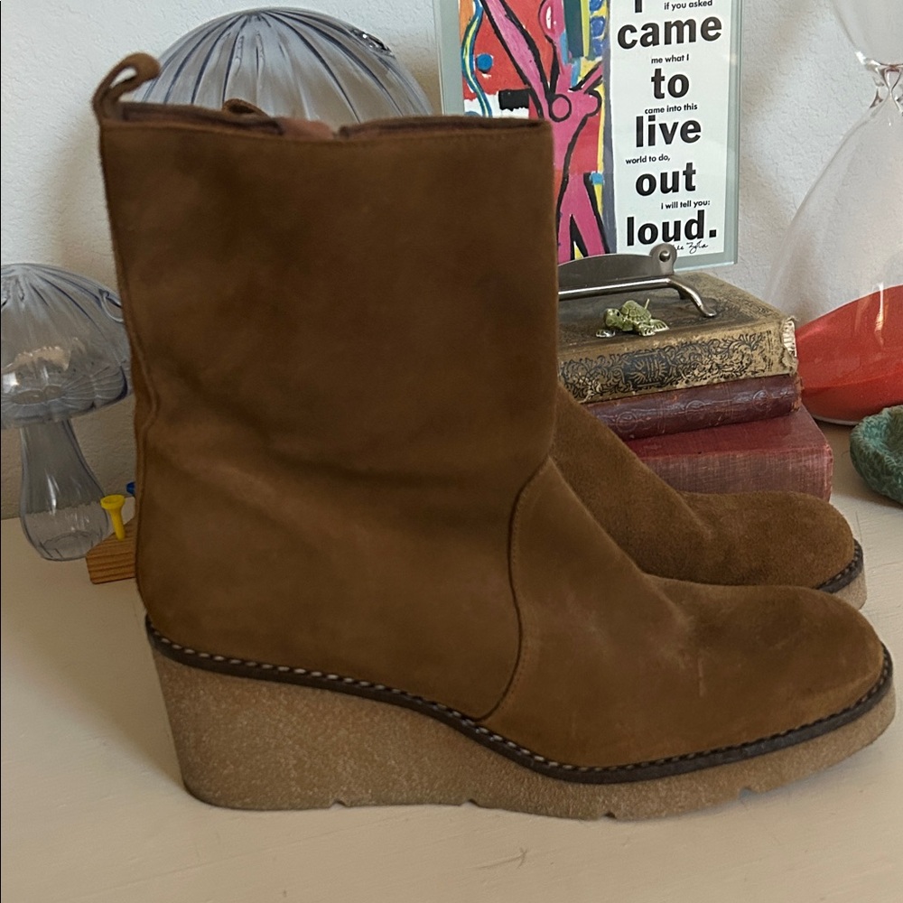 Bertuchi Brown Leather Spanish Booties.